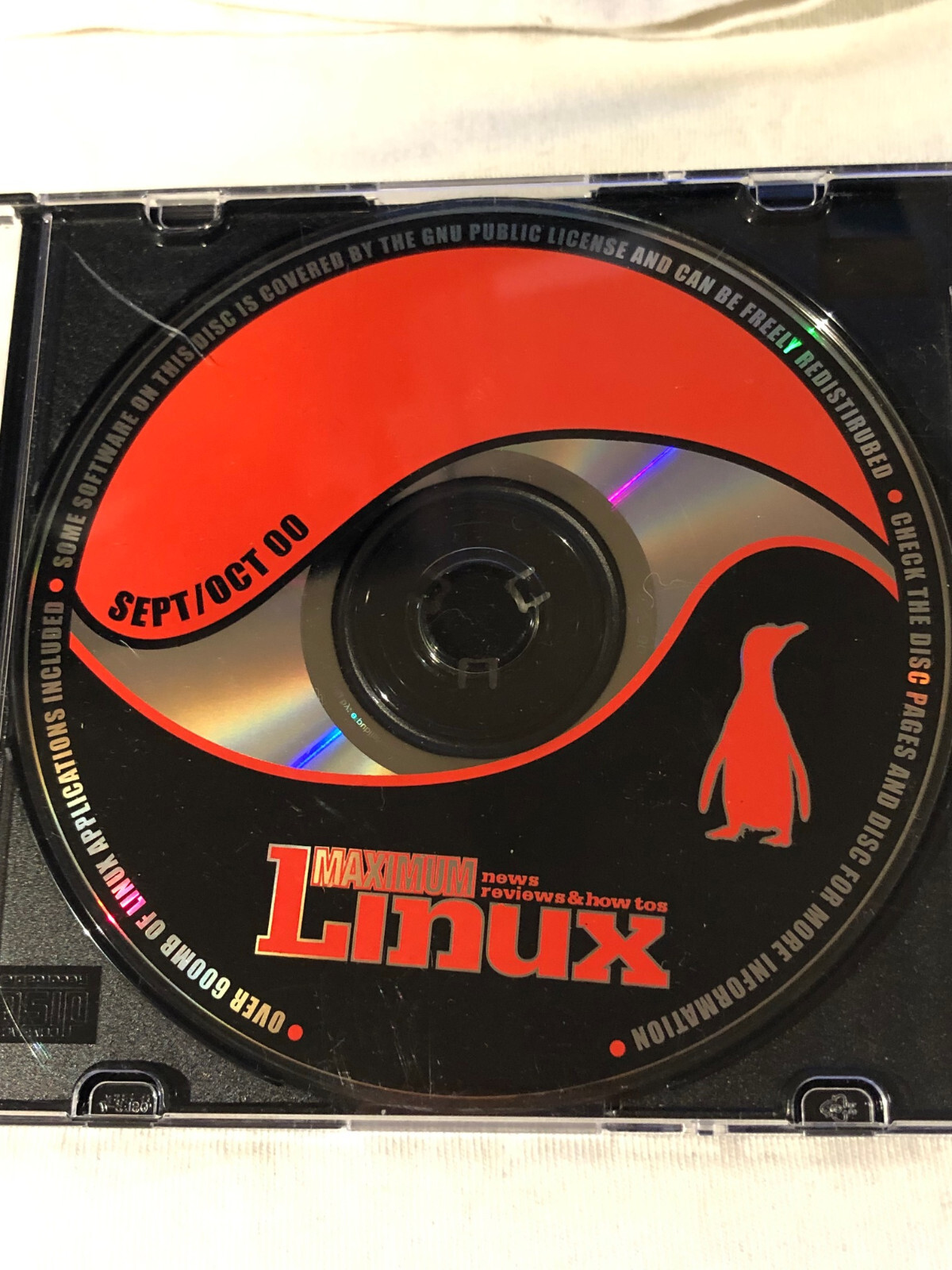 Maximum Linux CD Jun/Jul 2000 Browser Bonanza, 40 Apps Included