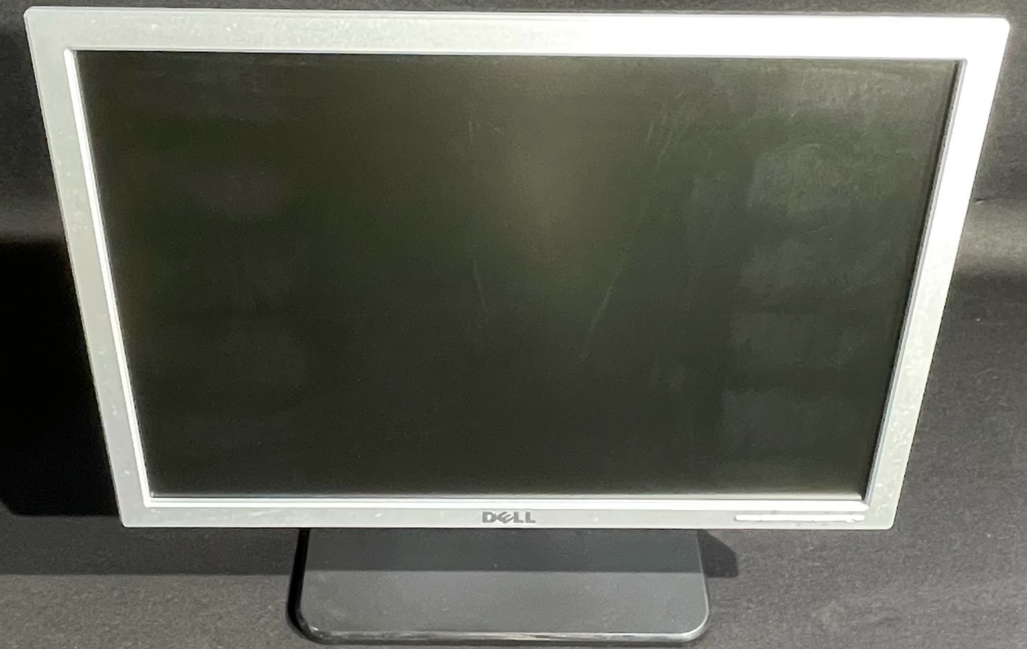 Dell / Innolux SE198WFPv 19" Computer Monitor w/ Stand / VGA / DVI-D / DR812
