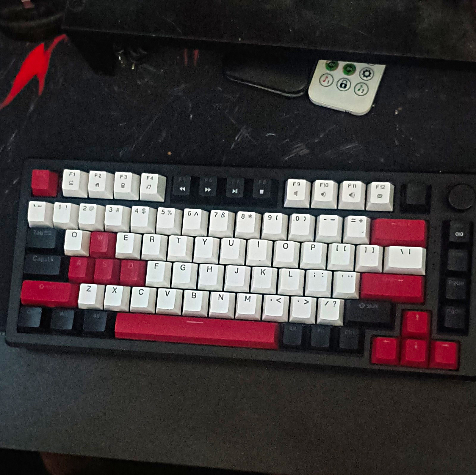 MAGEGEE MK-STAR 75 Mechanical USB Wired Keyboard 83-Key English QWERTY B/W/R