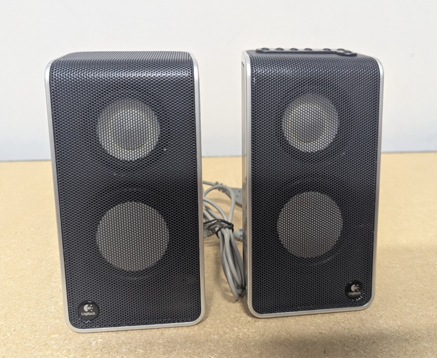 Logitech V20 USB Powered Notebook Laptop / Desktop Speakers S-0155A