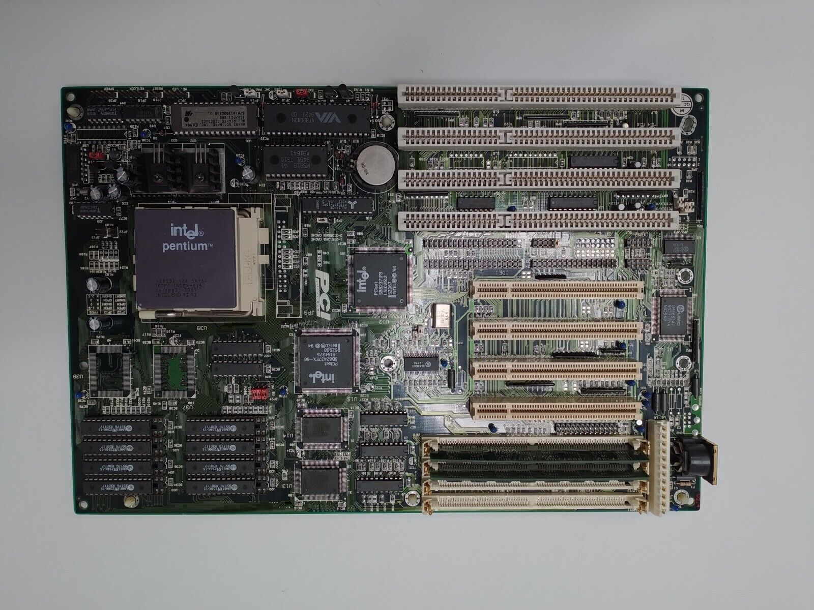 Vintage Motherboard Socket 5 PCI Local Bus Intel Pentium A80502-100 ISA