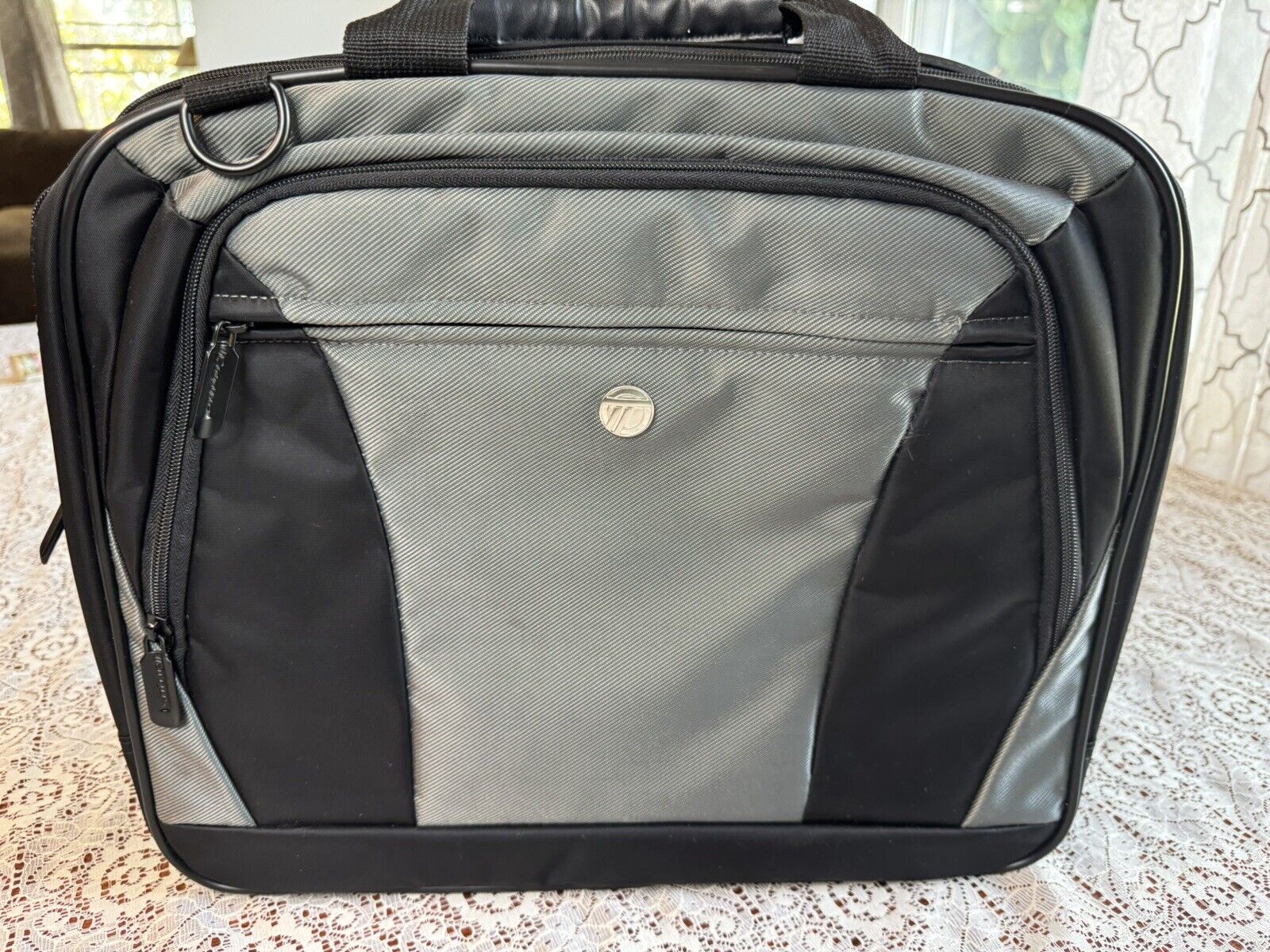 Targus CVR400 Laptop CityLite Gray Black Carrying Case/Luggage Handle Strap A1:2