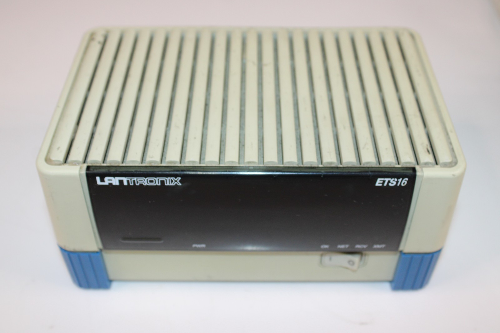 ETS16UF Lantronix 16 port Terminal server