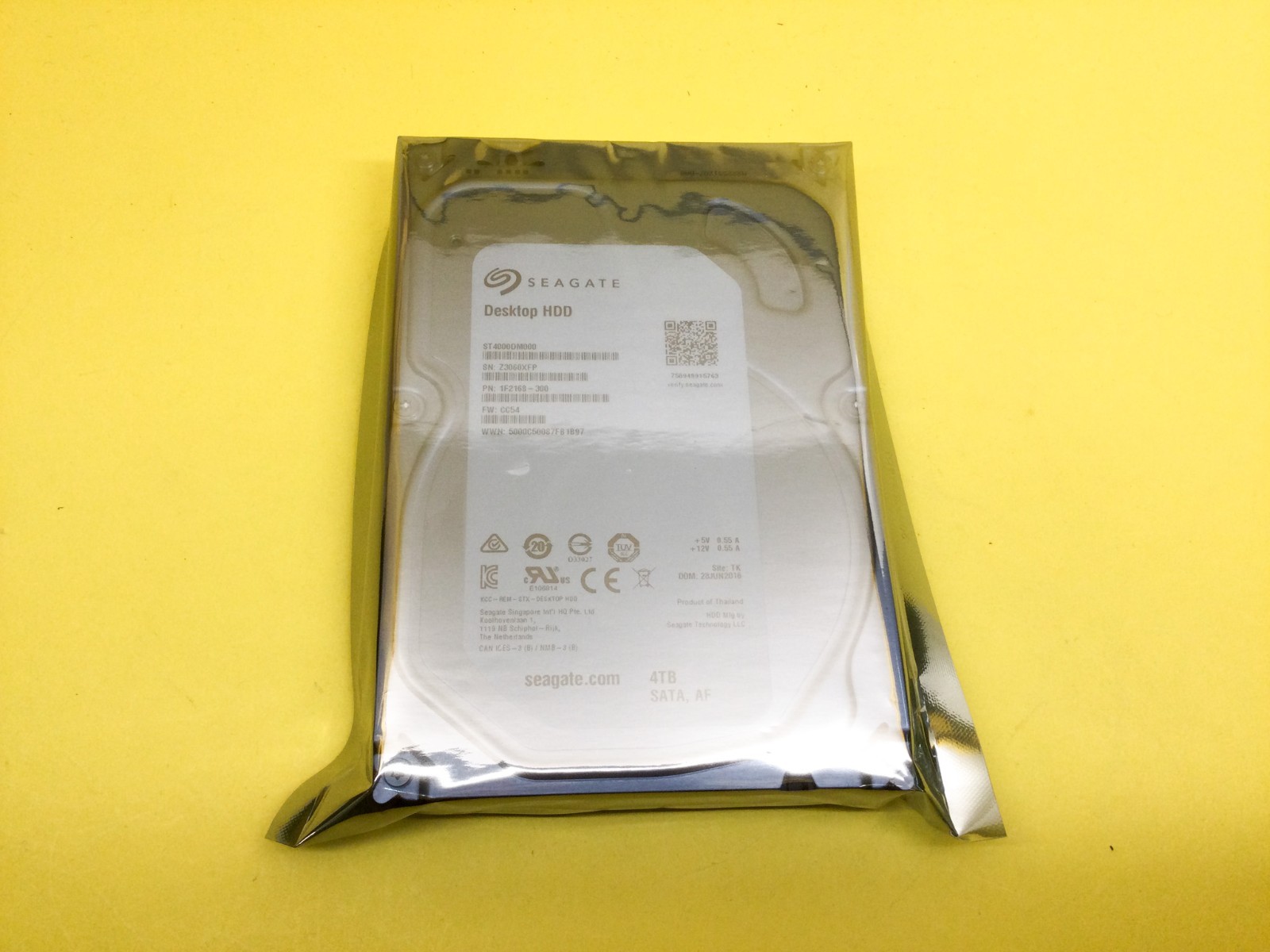 ST4000DM000 Seagate 4TB 5.9K SATA 6Gbps 3.5in Hard Drive NEW