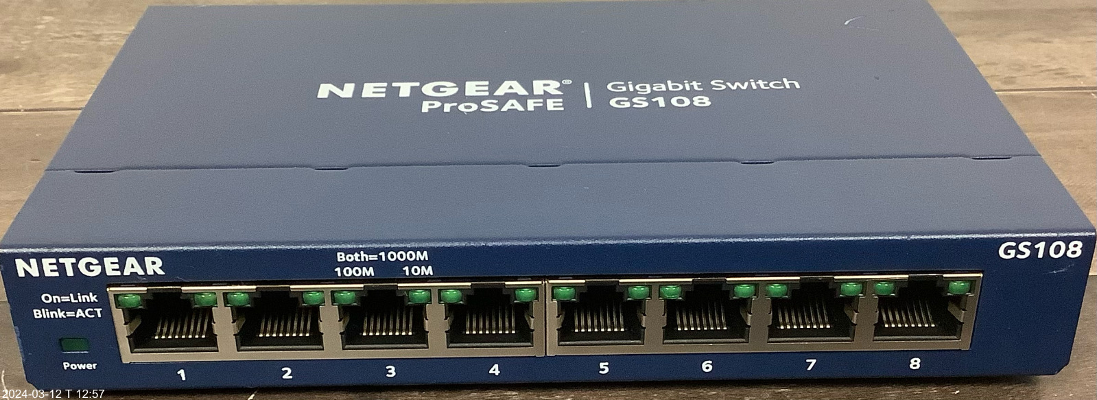 NETGEAR PROSAFE GIGABIT SWITCH GS108V4 with ac adapter