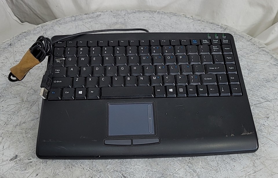 ADESSO AKB-410UB Slim Touch Mini USB Keyboard with Built in Touchpad SEE NOTES