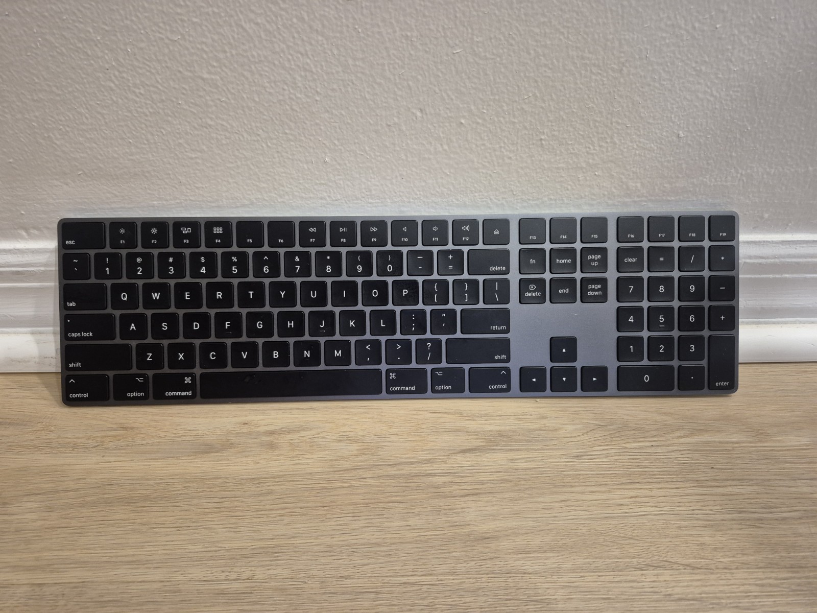 Apple Magic Keyboard A1843 Wireless Bluetooth Numeric Keypad Space Gray