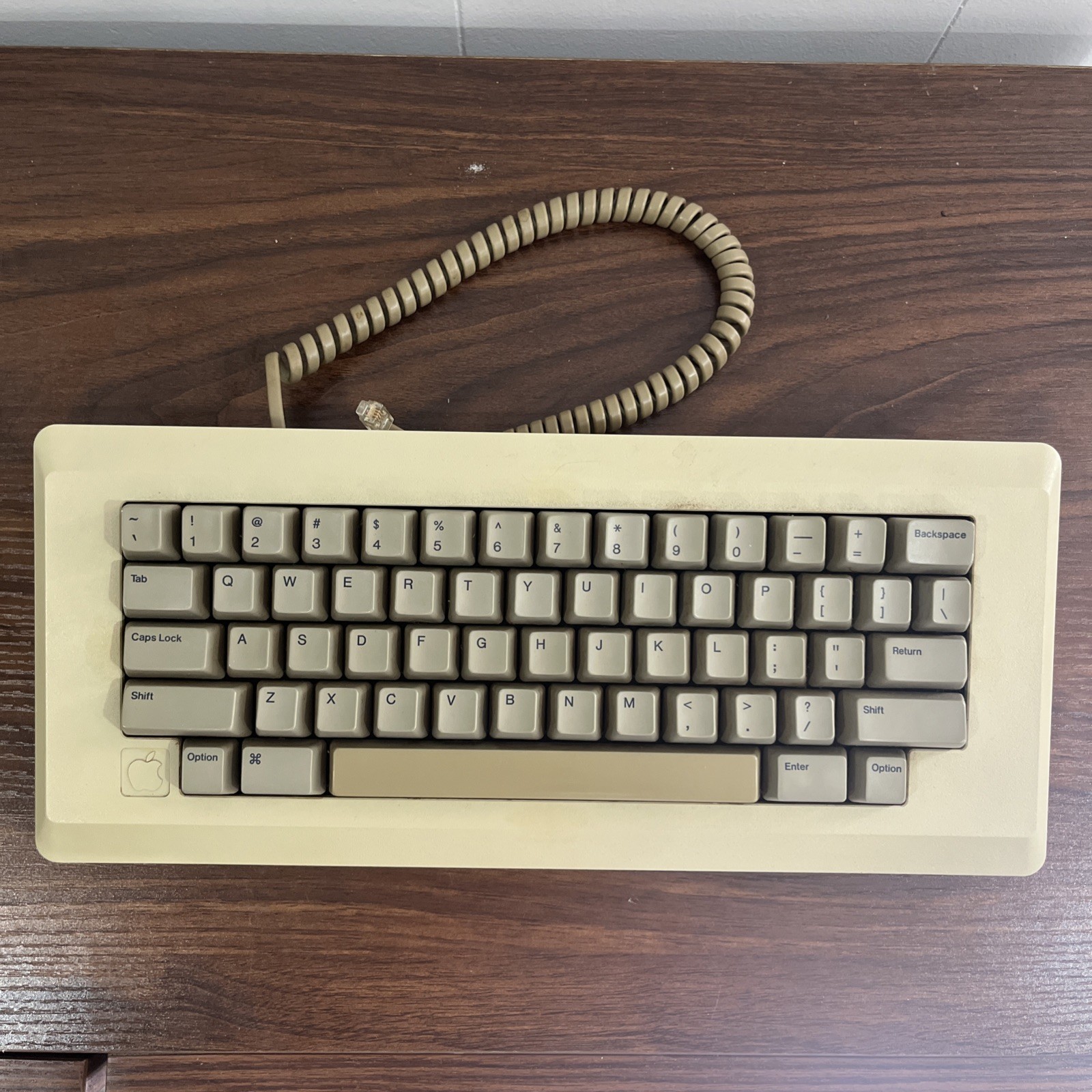 Apple Keyboard and Cable for Macintosh 128k 512k Mac Plus RARE Vintage M0110