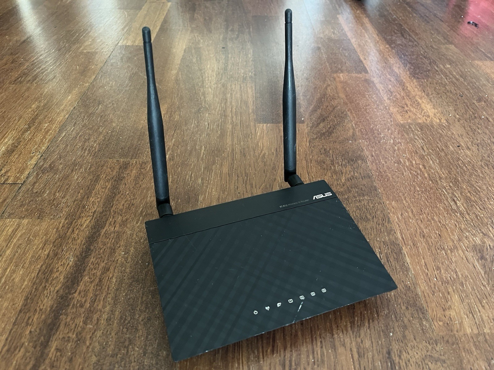 ASUS RT-N12 300 Mbps 4-Port 10/100 Wireless N Router (RT-N12 D1)