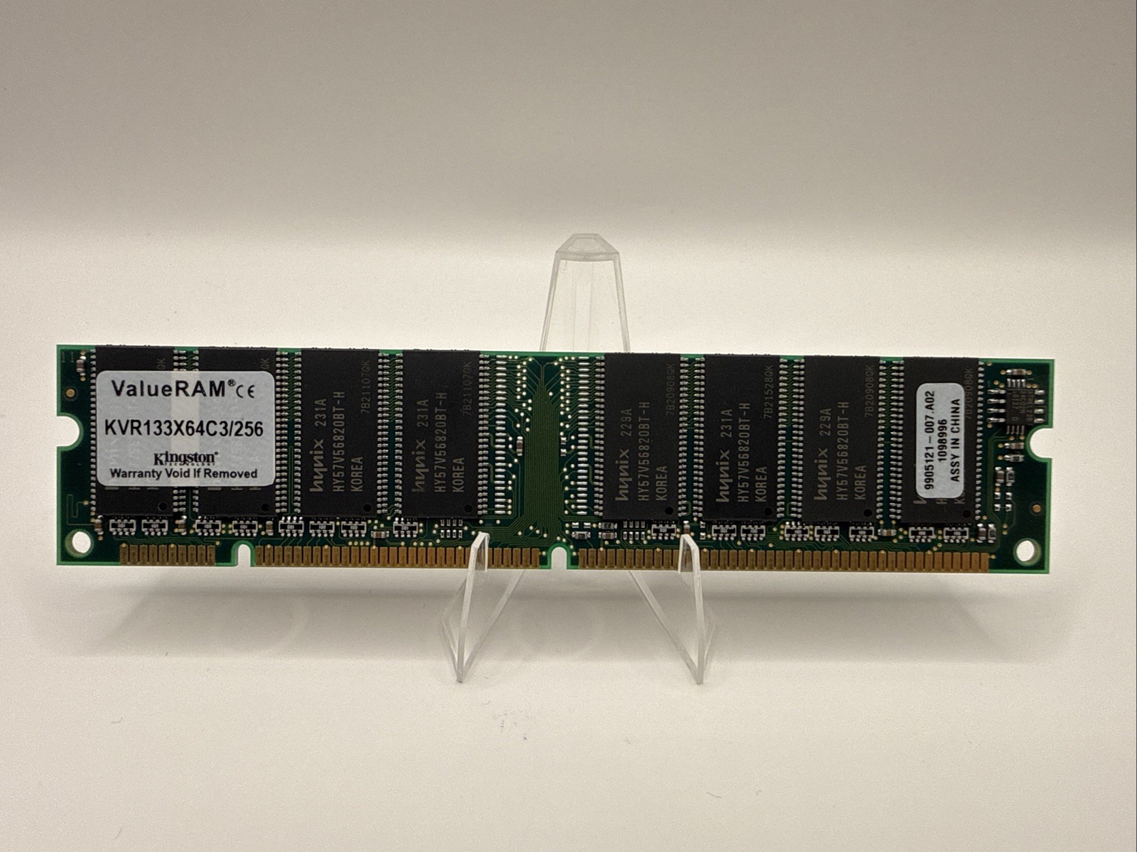 Kingston ValueRAM 256MB PC133 SDRAM 168-Pin DIMM CL3 KVR133X64C3/256 RAM
