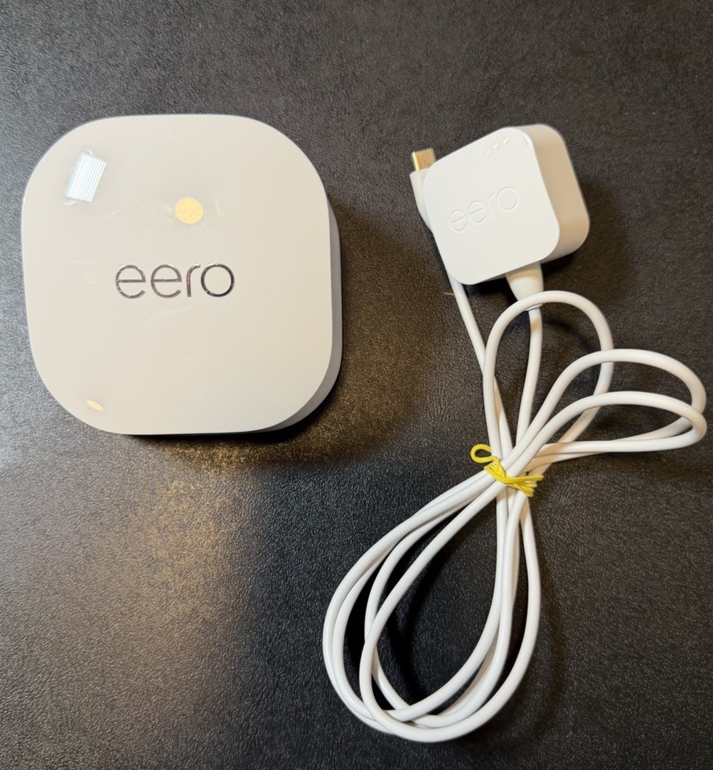 Amazon eero 6+ Dual-Band Mesh Wi-Fi 6 Router Gigabit Model R010001 White