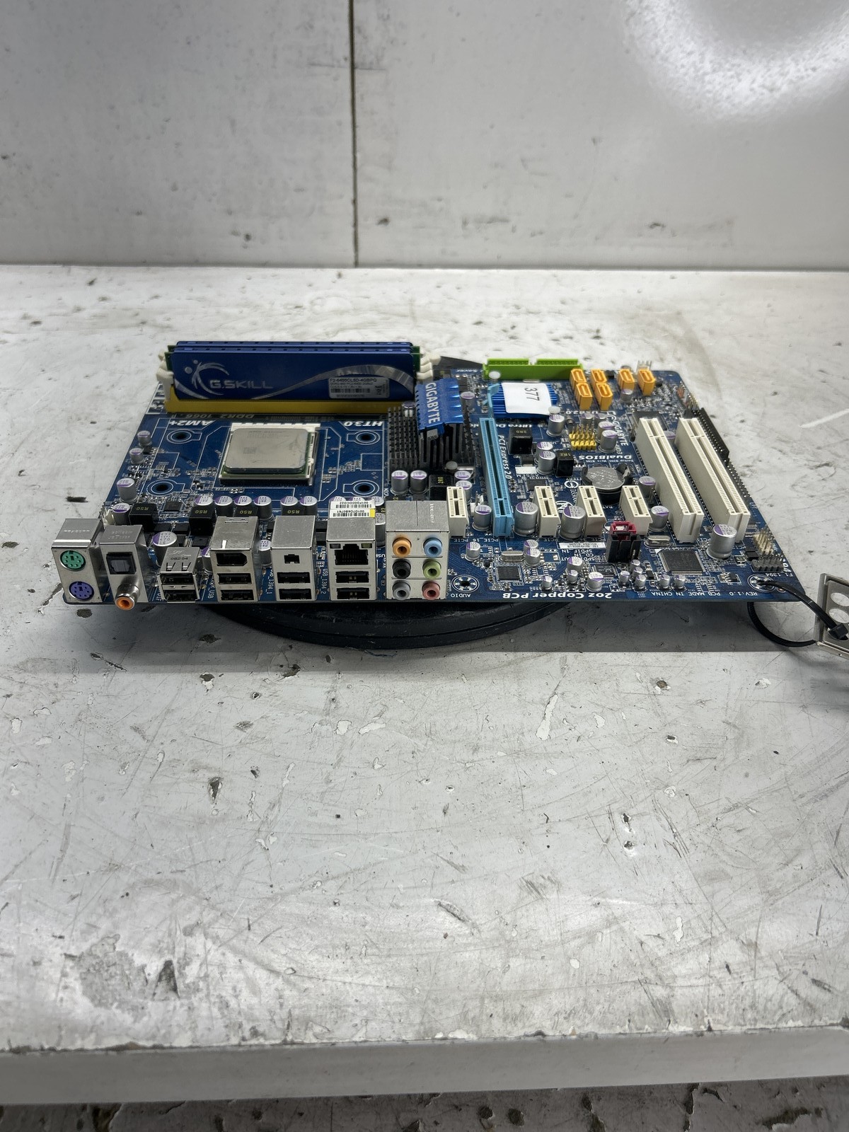 GIGABYTE GA-MA770-UD3 Motherboard Bundle W/ AMD Athlon X2 7750 2.7GHz 4GB