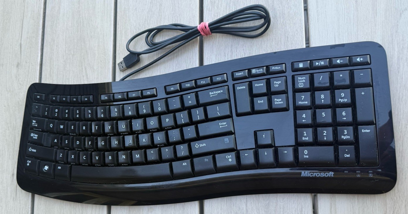 Microsoft Comfort Curve Keyboard 3000 Wired USB Ergonomic - (Tested/Working)