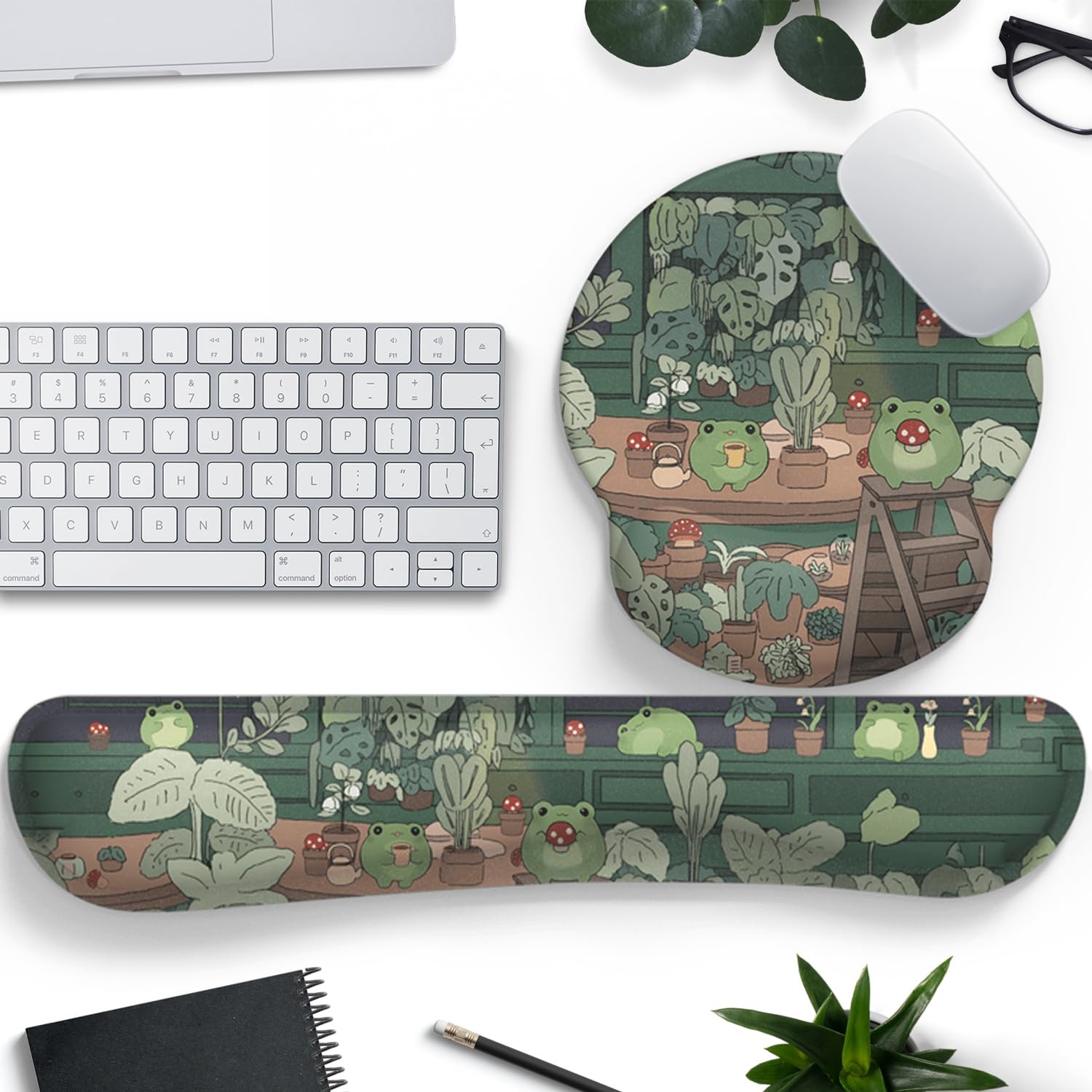 Cute Frog Mouse Pad with Wrist Rest Kawaii Green Decor Pain Relief Mat, Ergon...
