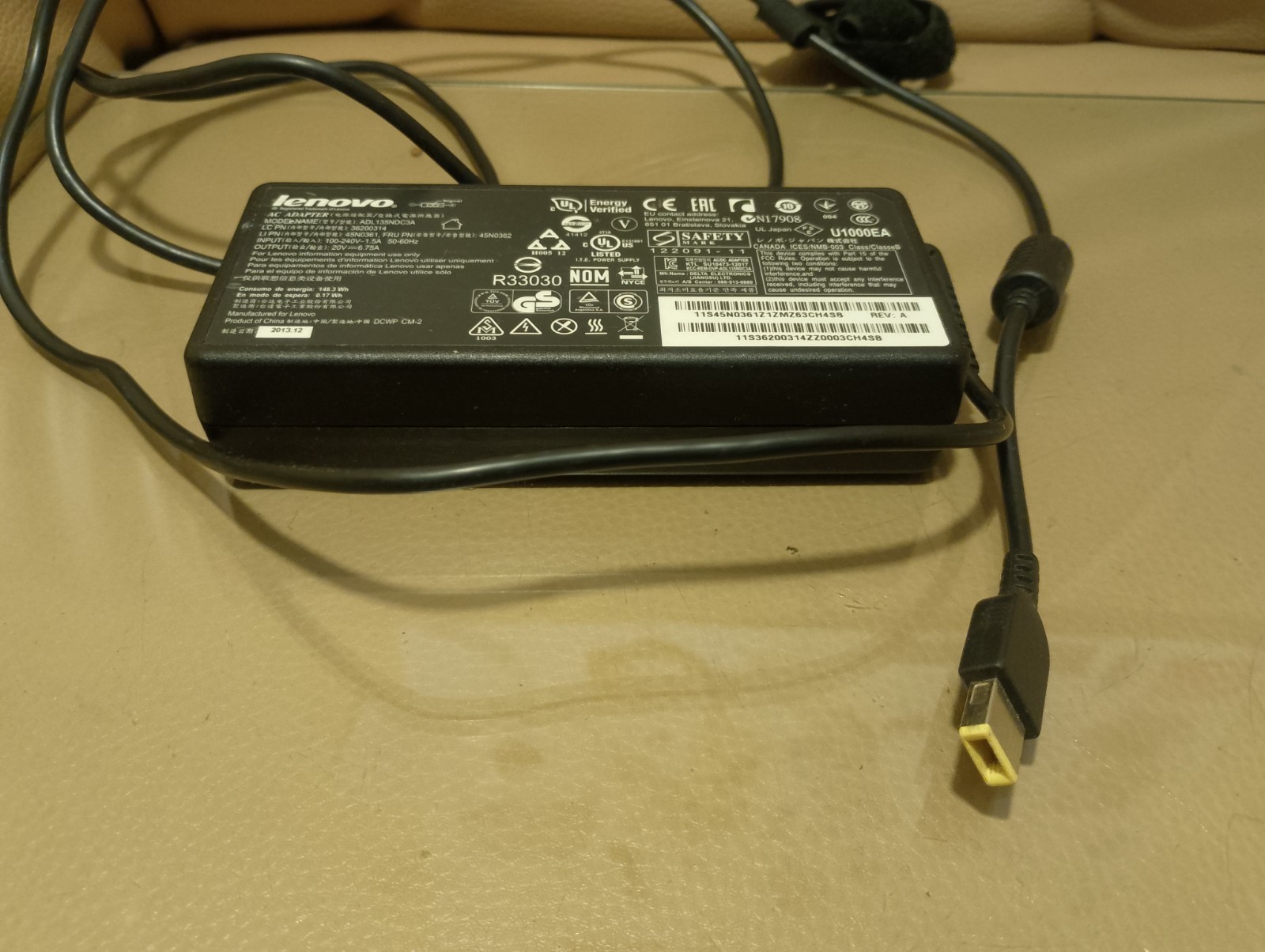 Lenovo ADL135NDC3A 20 Volt 6.75A Laptop Power Adapter GENUINE