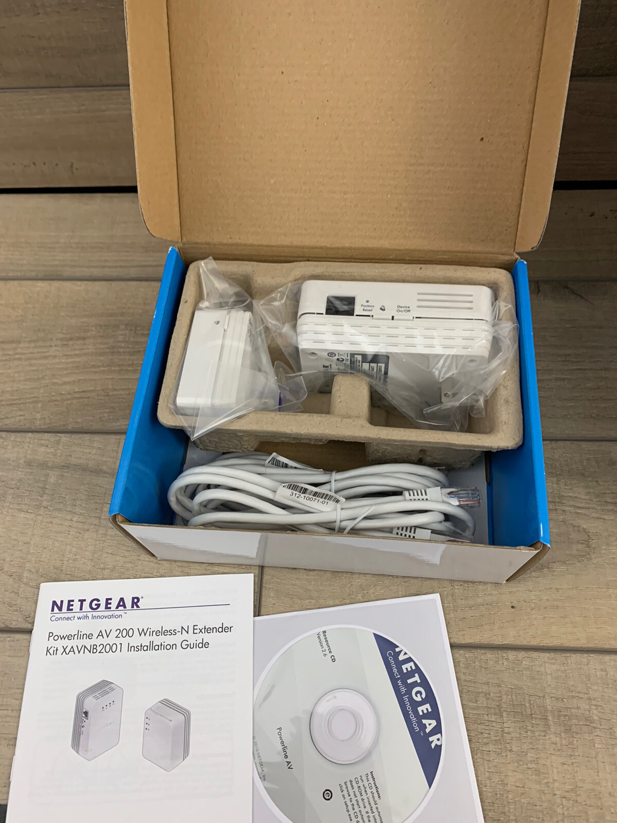 NETGEAR Universal WiFi Range Extender - Powerline AV 200 XAVNB2001 Complete