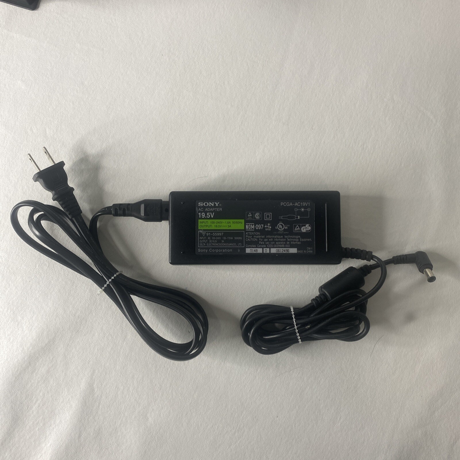 Genuine Sony PCGA-AC19V1 AC Power Adapter DC 19.5 V 3 A For Sony Vaio Laptop