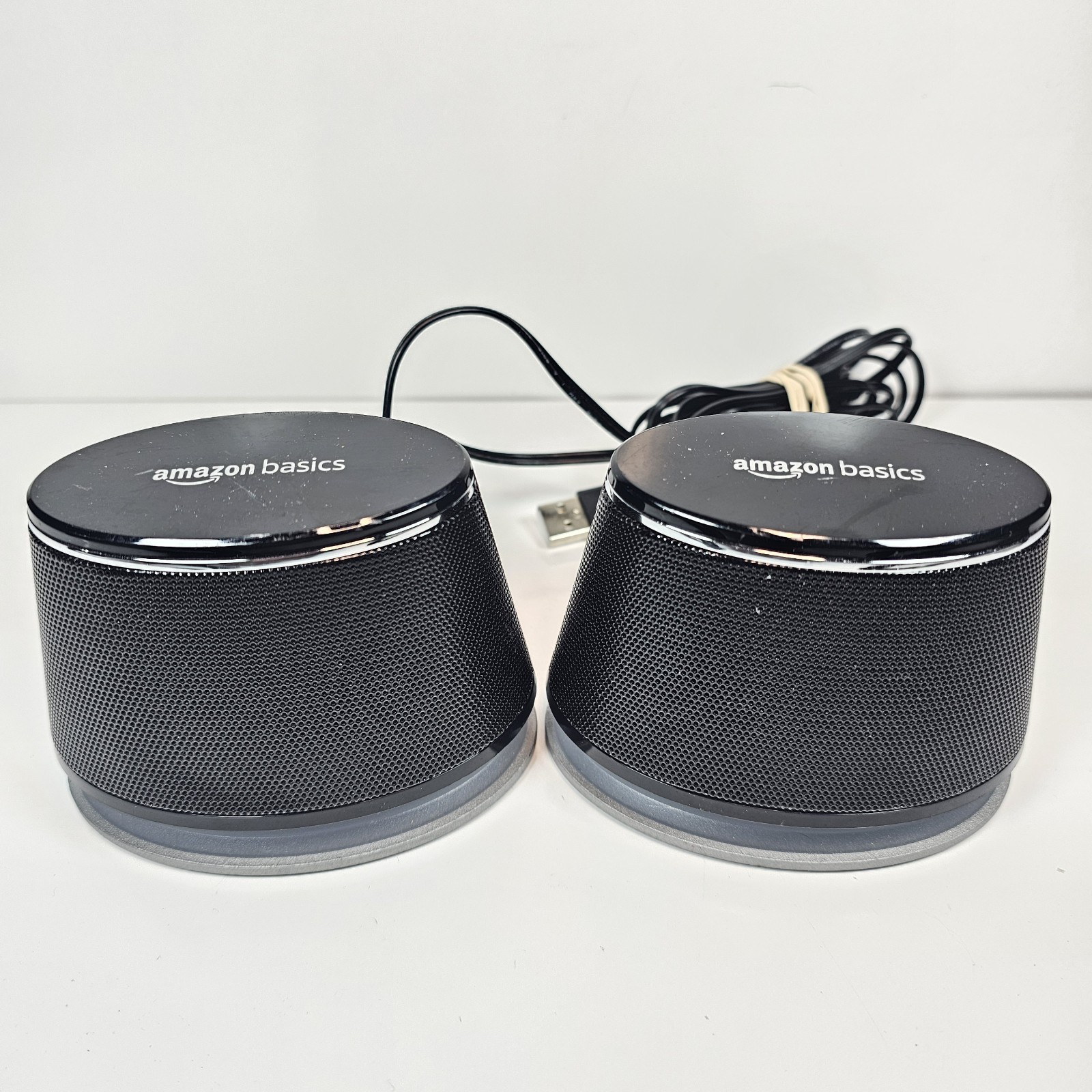 Amazon Basics Stereo 2.0 Speakers for PC or Laptop, Volume Control & Aux Black