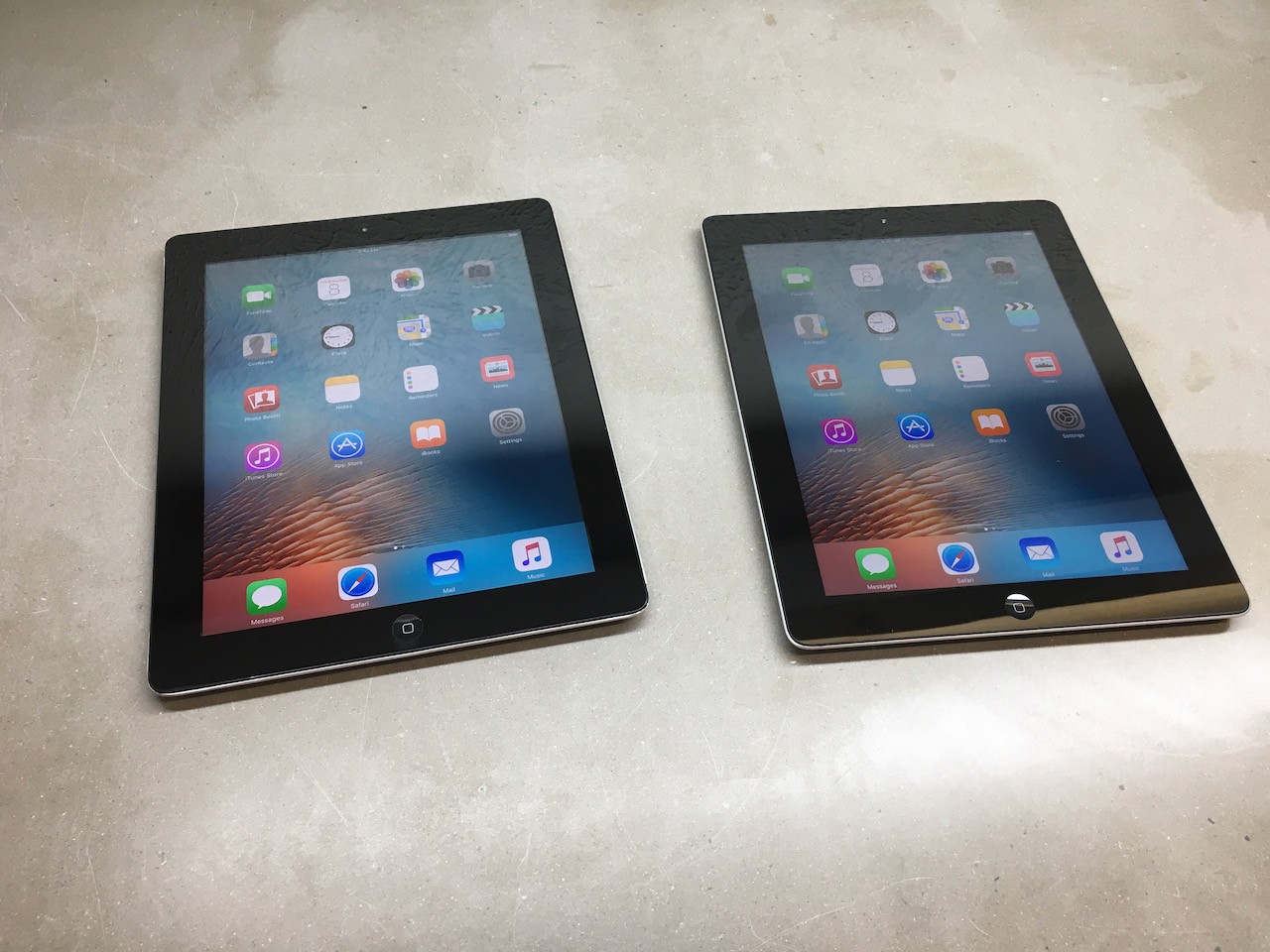 Lot 2x Apple iPad 3rd Gen A1416 Retina 32GB UNLOCKED Vintage Obsolete iOS 9.3.5