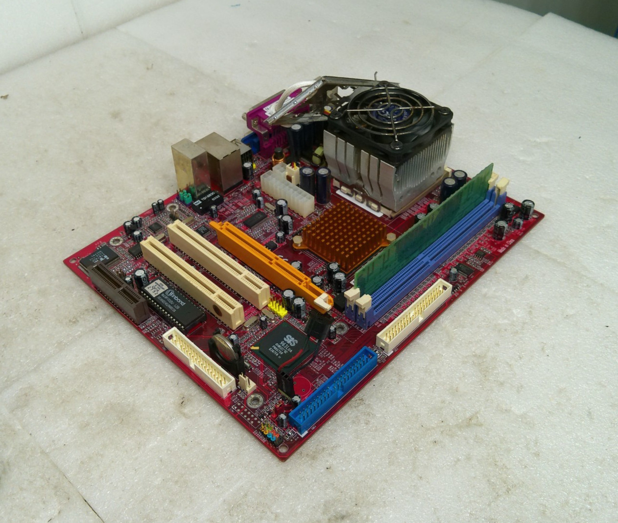 PC Chips M863G W/ 1800+ MHz AMD CPU, Heatsink, 512MB & I/O Panel
