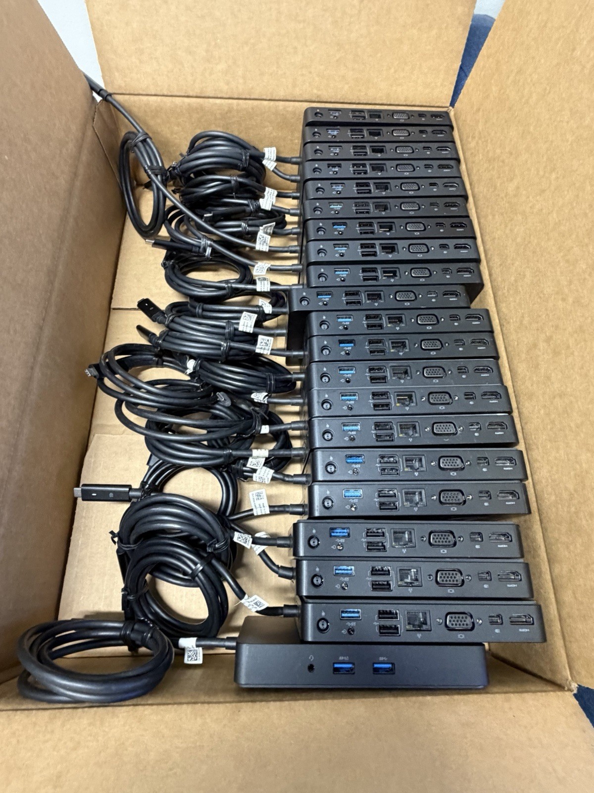 LOT OF 22   DELL K17A USB DOCKING STATION WD15