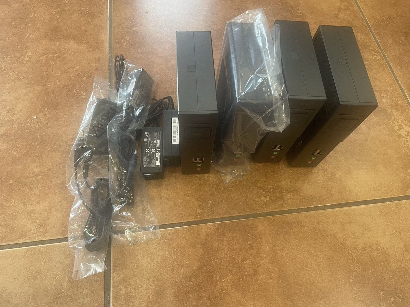 LOT OF 4. Dell Wyse 292e 7030 Thin Client WITH POWER ADAPTER .NEW