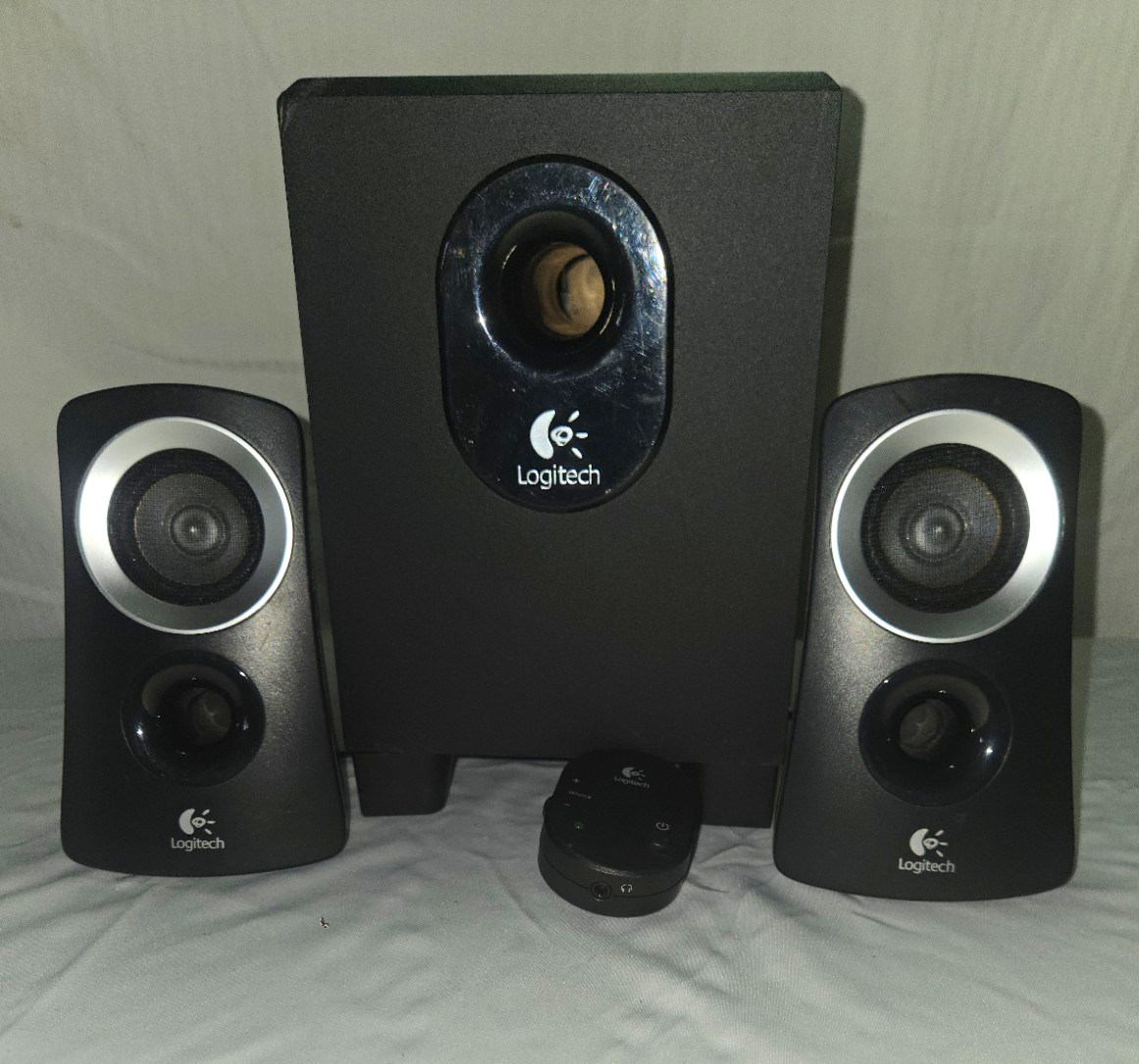 Logitech Z313 2.1 Multimedia Speaker System w/ Subwoofer & Satellites