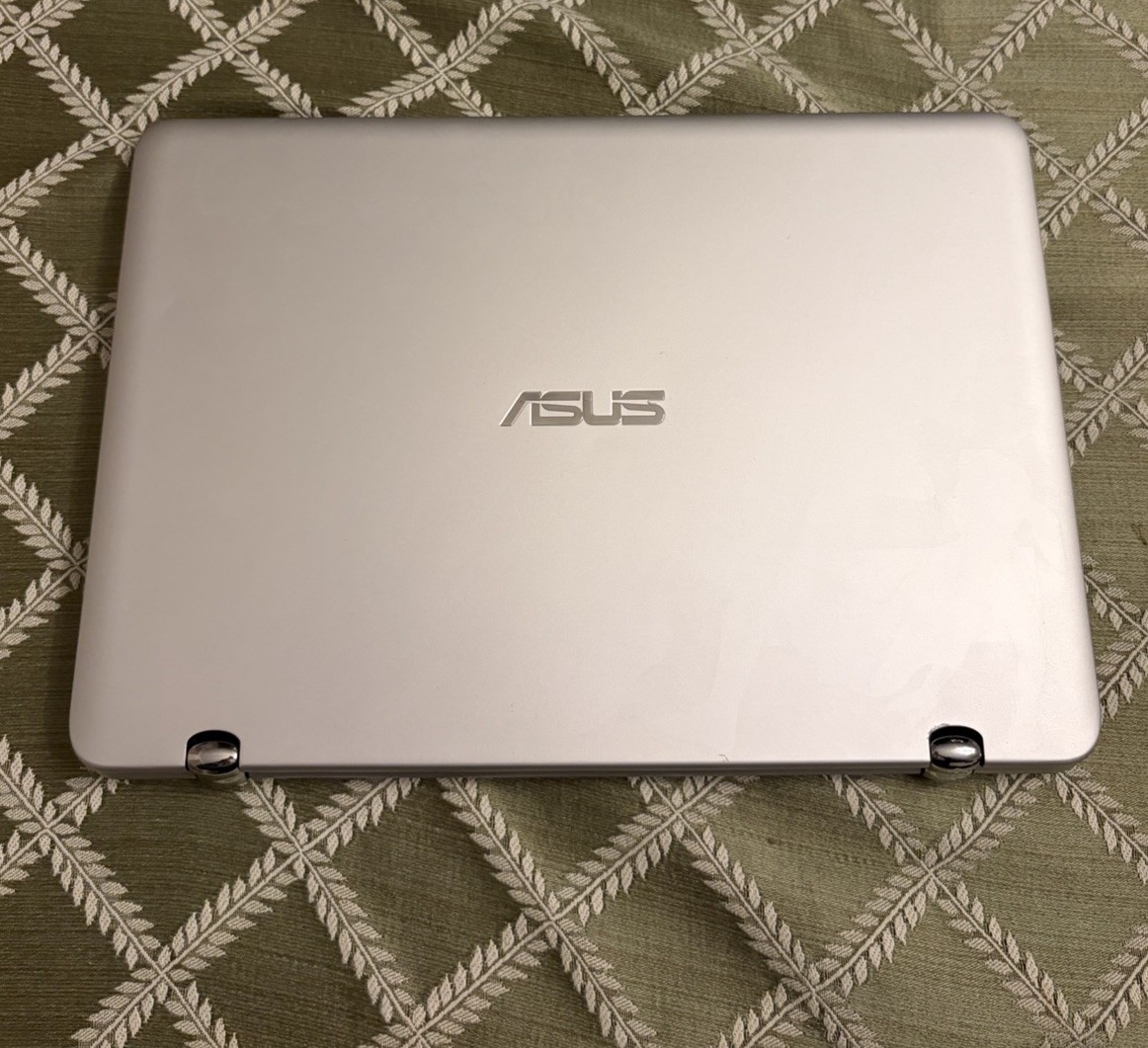 ASUS 2 in 1 Touchscreen Laptop Model # Q304U
