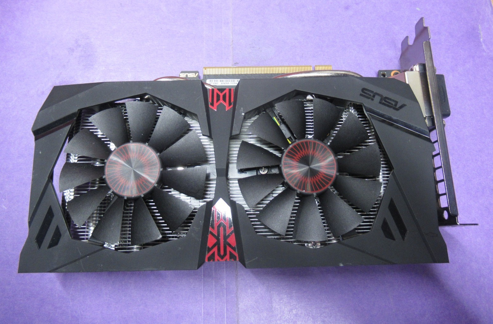 ASUS STRIX GeForce GTX 960 - Video Card - 4GB GDDR5 - STRIX-GTX960-DC2OC-4GD5