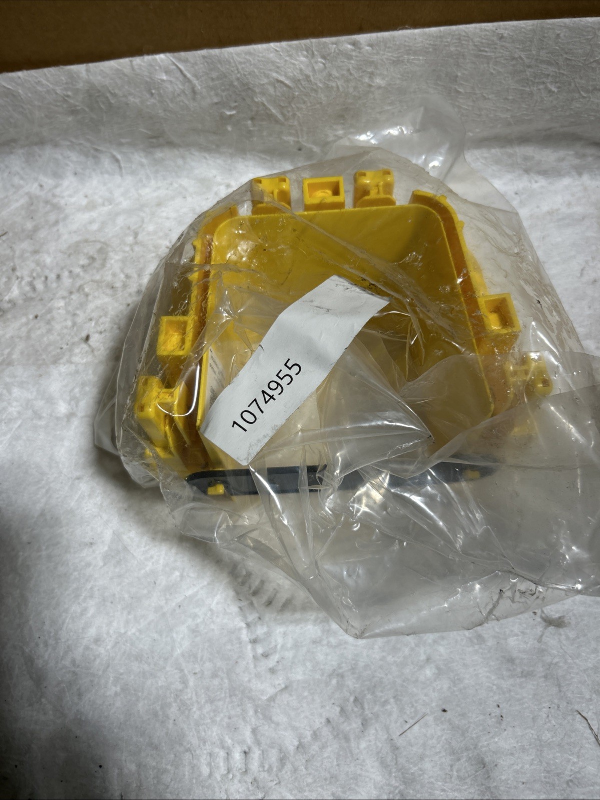 NEW FGS-MFAW-B ADC COMMSCOPE FIBERGUIDE 4" H X 6" W SNAP-FIT JUNCTION YELLOW