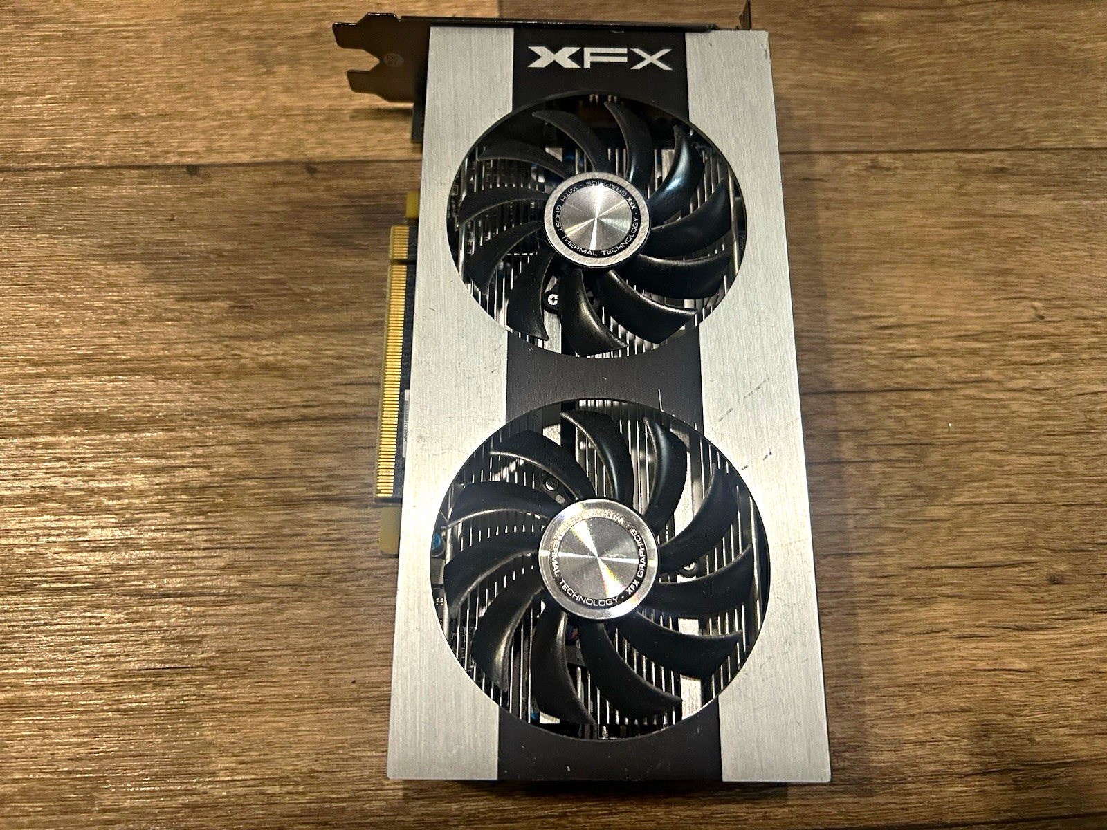 XFX AMD Radeon R7 260X 2GB GDDR5 PCI Express x16 HDMI DVI DP Multi Monitor