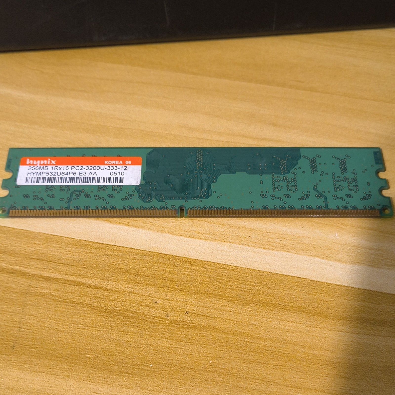 Hynix 256MB DDR2 SDRAM PC2-3200U-333-12 DIMM 240-Pin Memory HYMP532U64P6-E3 AA