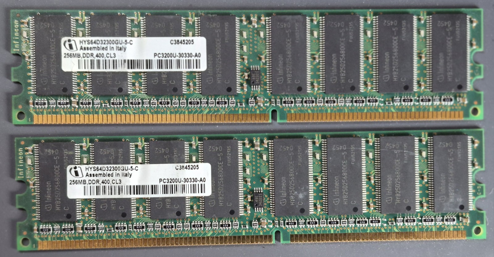 Infineon 256MB PC3200U-30330-A0 400MHz Desktop RAM (HYS64D32300GU-5-C)