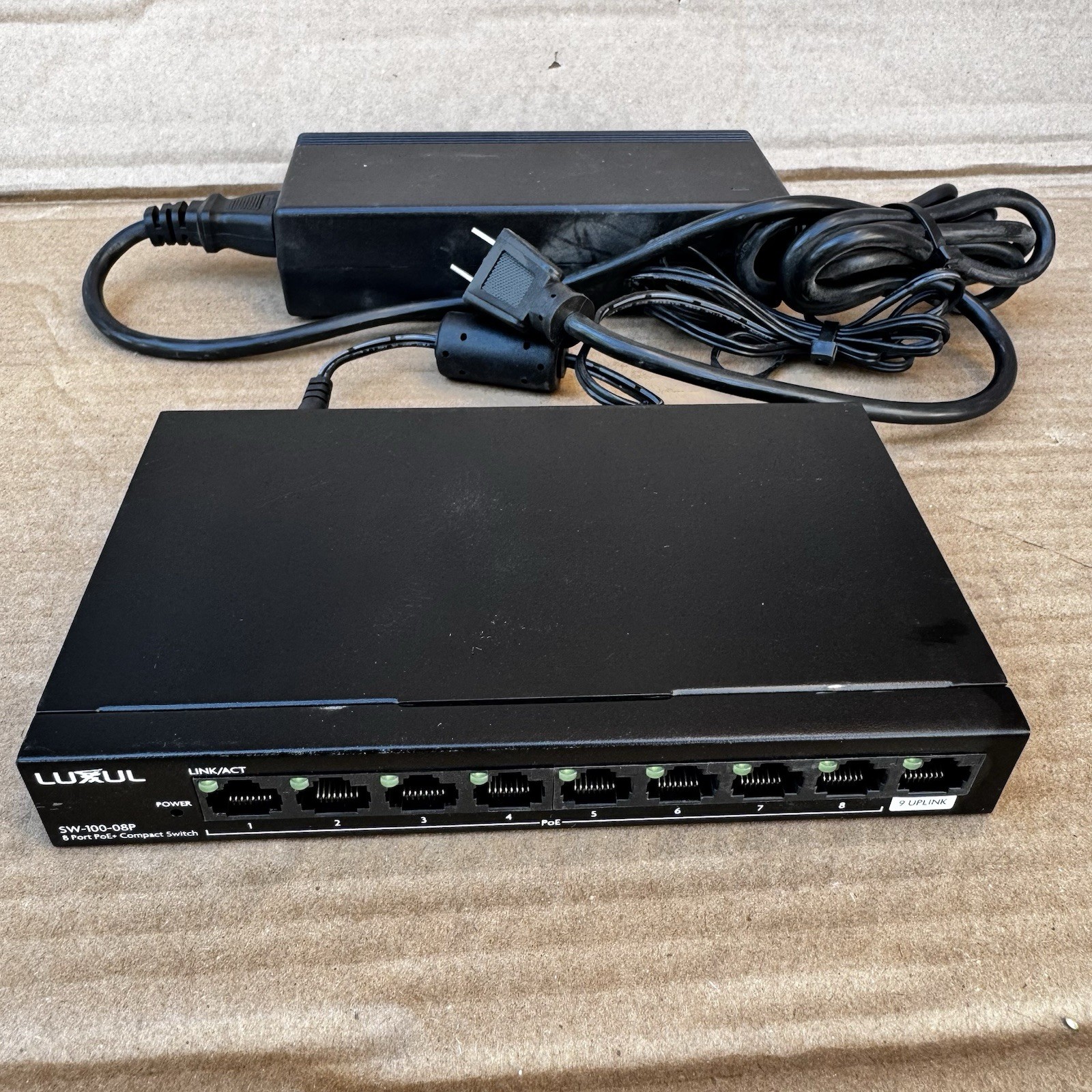 LUXUL SW-100-08P 8 Port PoE+ Compact Switch / With Power Cable