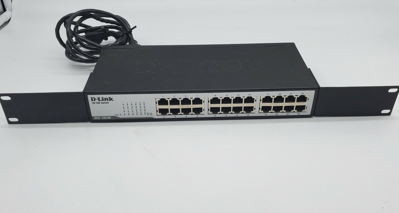 DES-1024D D-Link 24-Port 10/100 Rackmount Switch w/ Ears