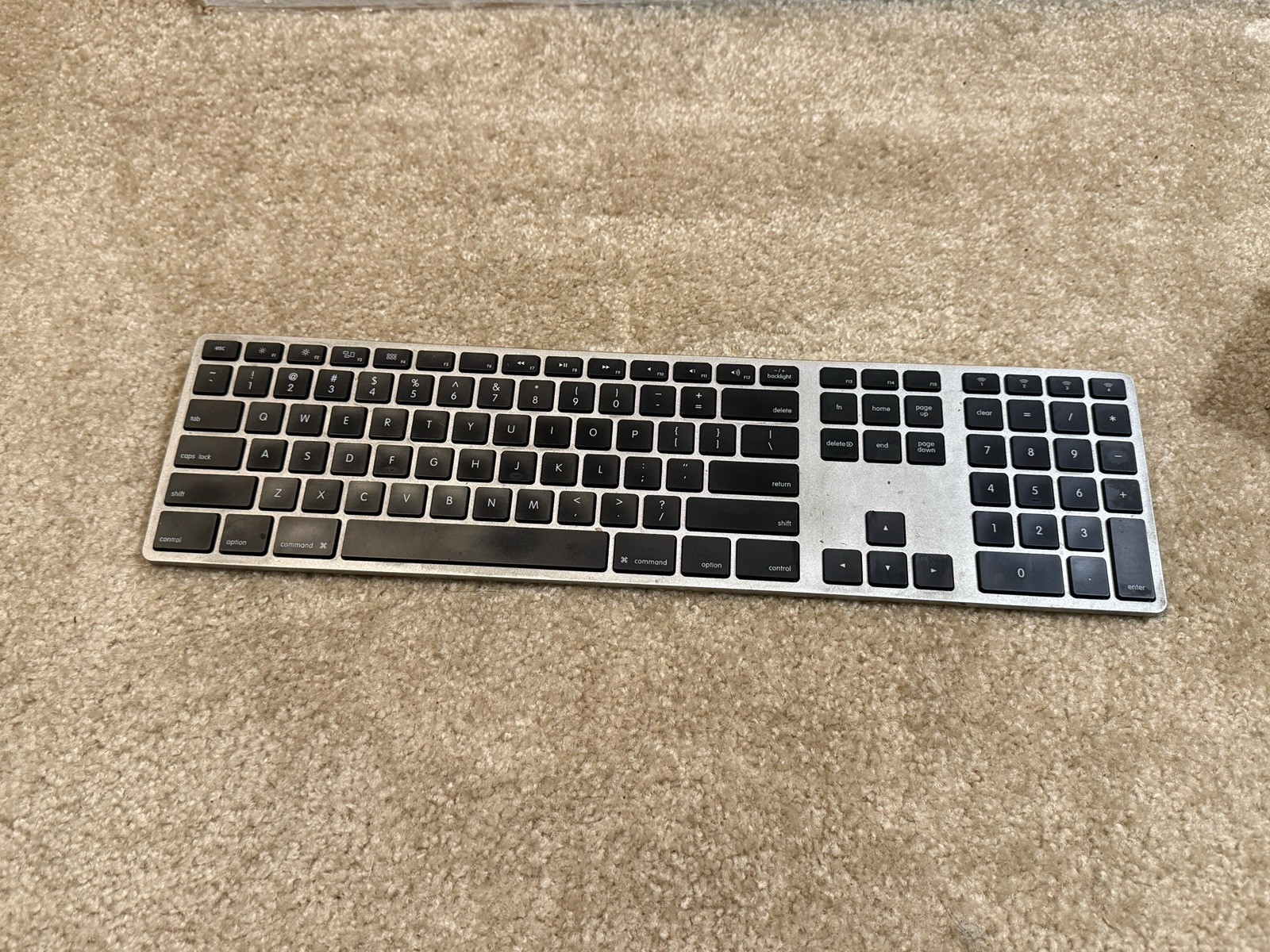 MATIAS Backlit Wireless Aluminum Keyboard - Silver/Black FK418BTLSB