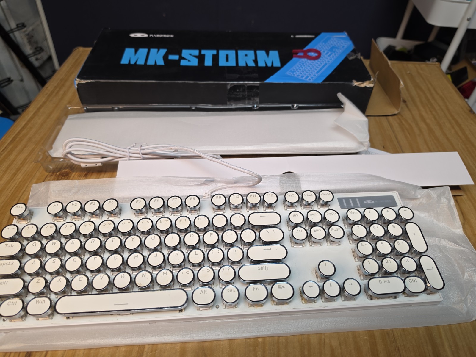 MK-STORM Gaming Keyboard  MAGEGEE NEW Steampunk Typewriter Keys White
