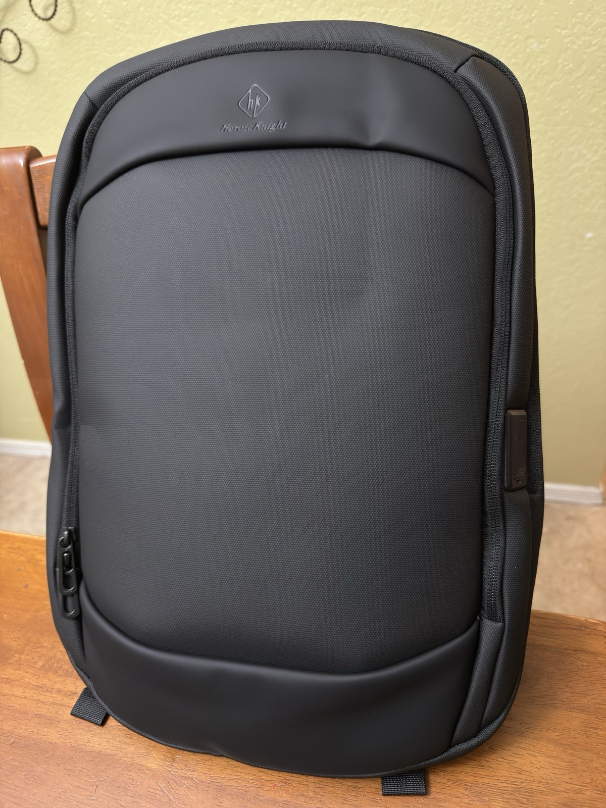 HK Heroic Knight Slim Laptop/tablet Backpack Black w/ Charging Port