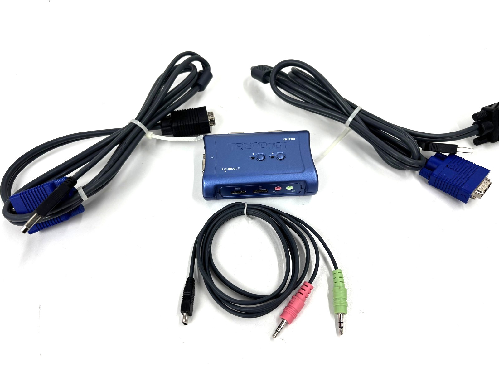 TRENDnet TK-209 Blue 2-Port USB High Resolution VGA Audio KVM Switch w/Cables