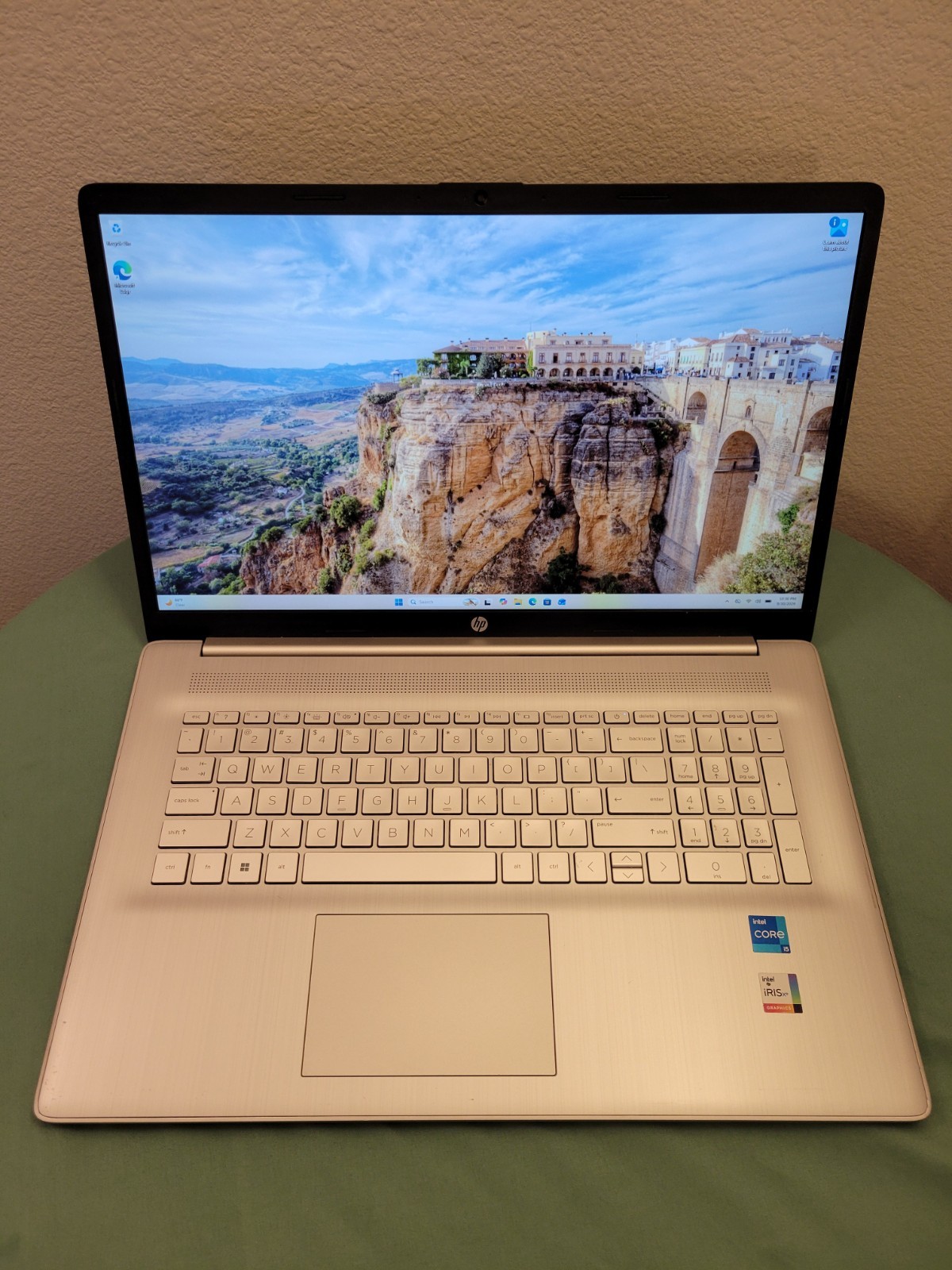 HP LAPTOP 17-cn1053cl i5-1155G7 2.5GHz 12GB RAM 1TB HDD IRIS XE WIN 11 HOME