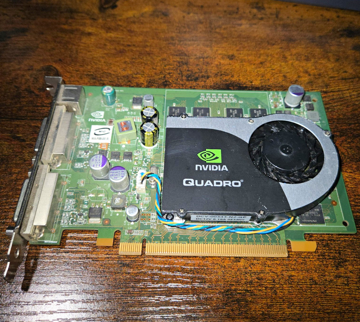 NVIDIA Quadro FX 1700 PCIe x16 Graphics Card DVI/S-Video Multi-Monitor Fan