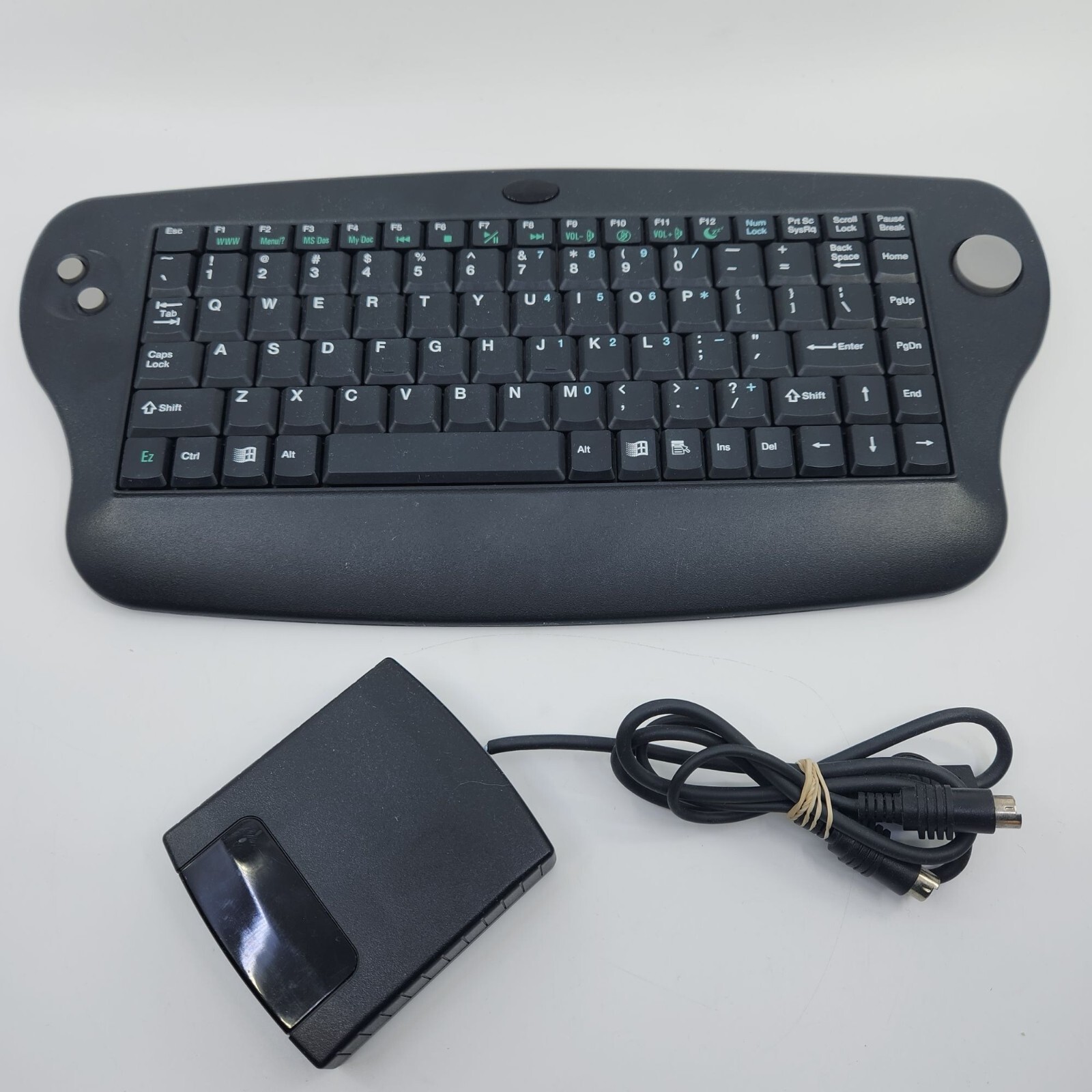 Chicony KB9820 Wireless Keyboard w/ Built In Mouse Pad 2 Button PS2 & Receiver