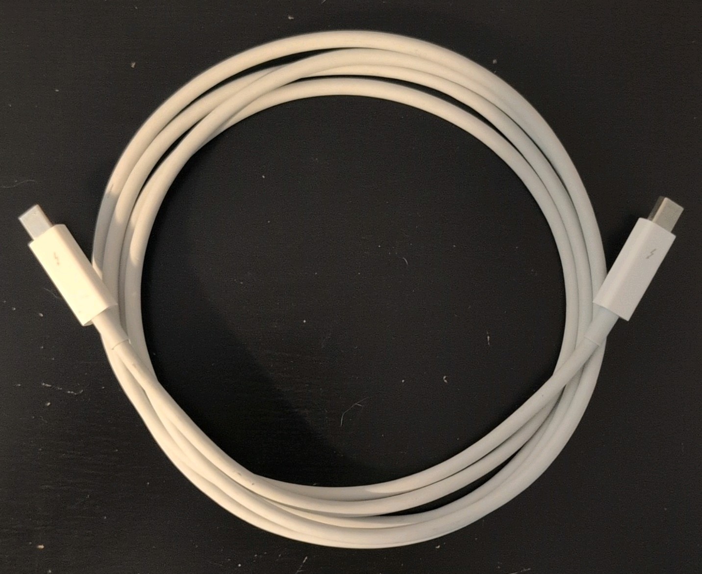 Used Apple Genuine Original Thunderbolt 2 Cable (2M/6FT) MC913ZM/A White A1410