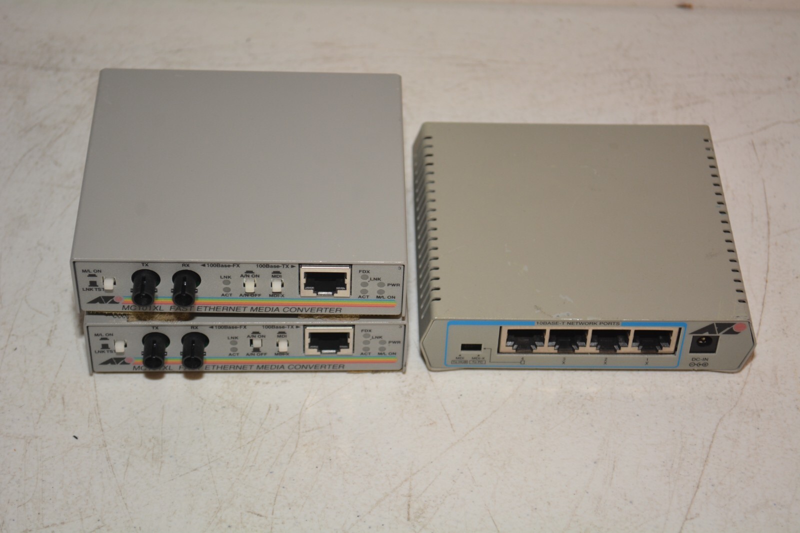 Lot 2x Allied Telesyn AT-MC101XL Fast Ethernet Media Converter & 1x AT-MR415T