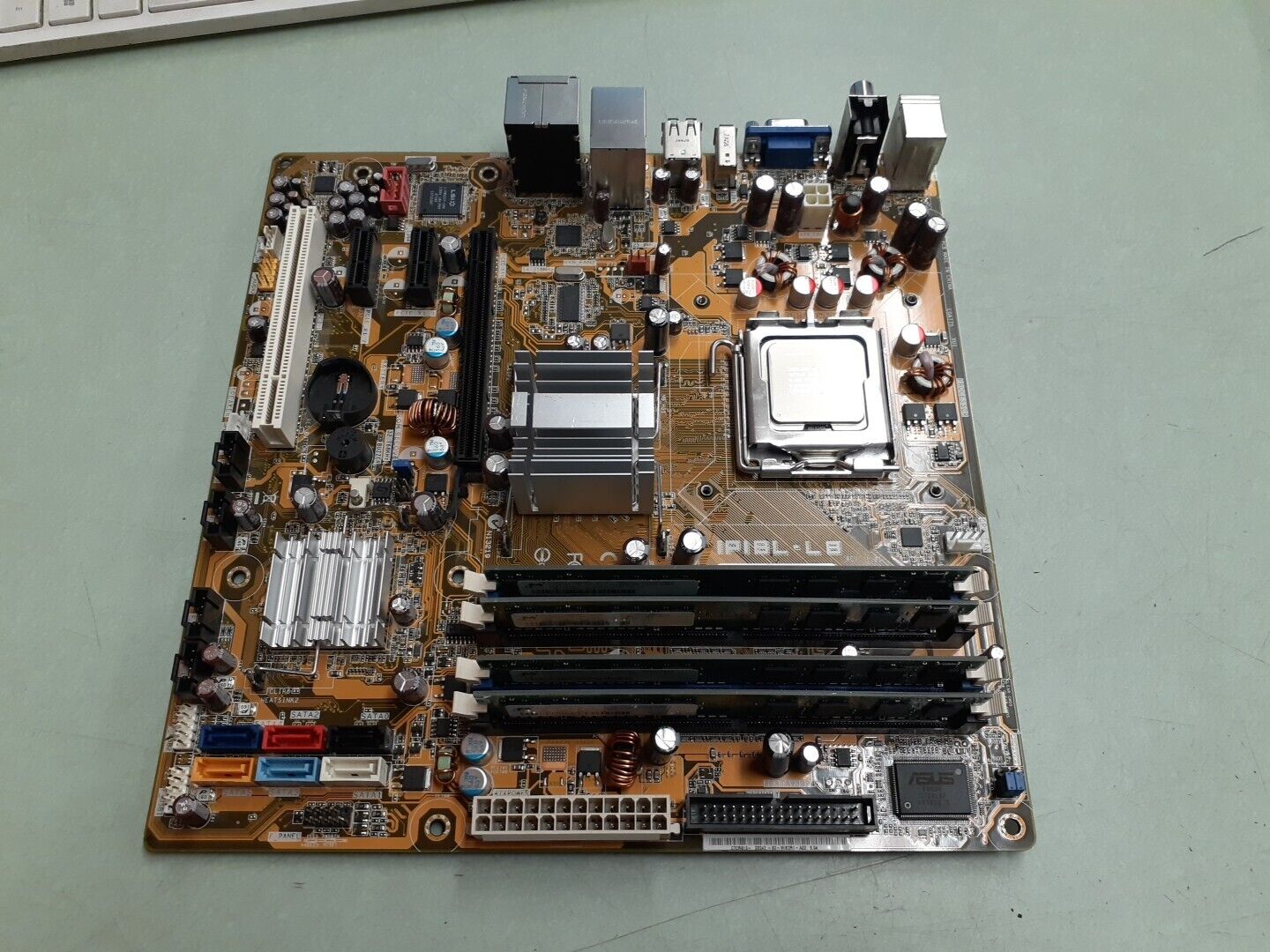 ASUS IPIBL-LB LGA775 DDR2 Motherboard 5189-1080 REV A02 / SLACQ / 4x1GB