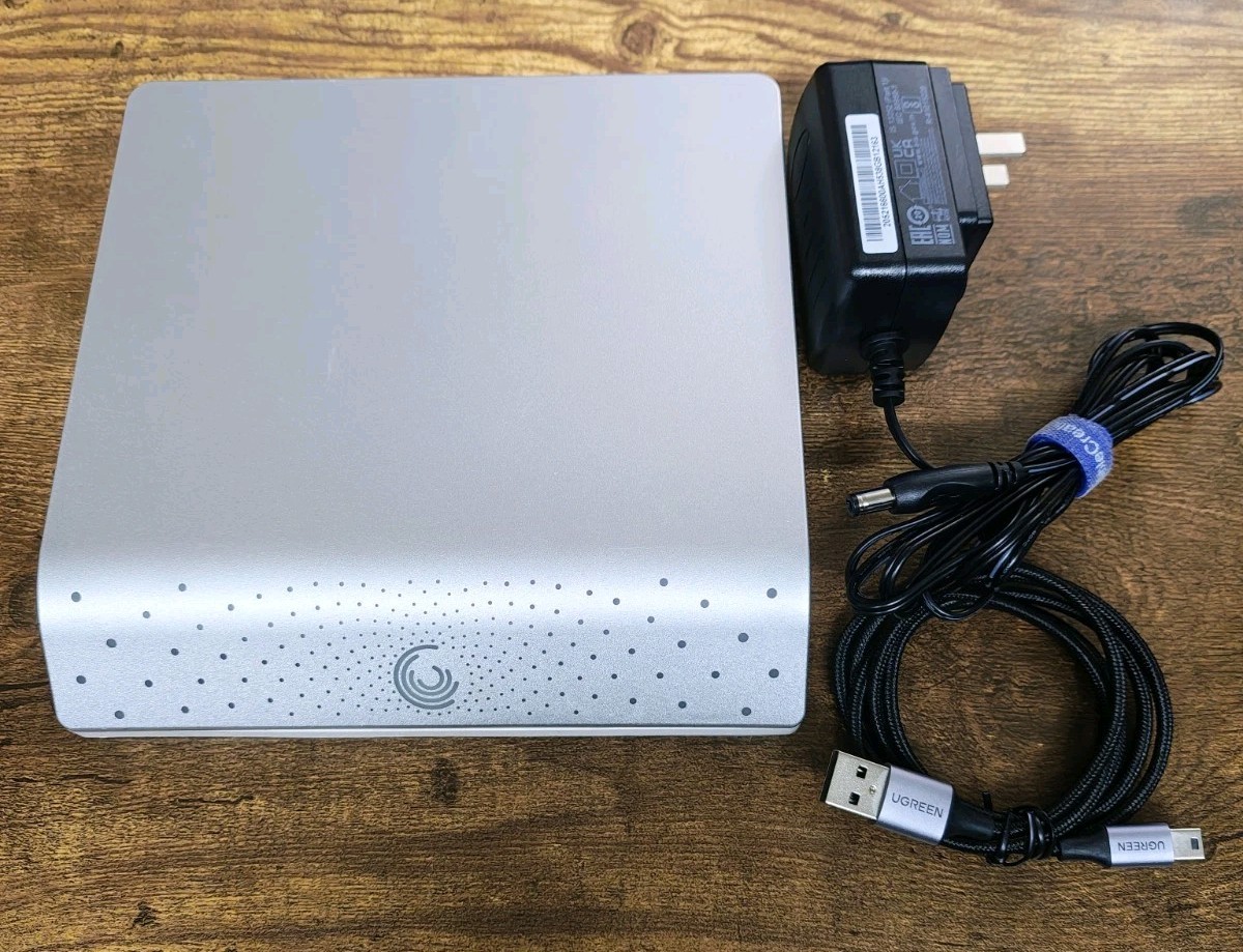 Seagate Free Agent Desk External Drive 2TB USB 2.0 (ST2000DM008) - barely used