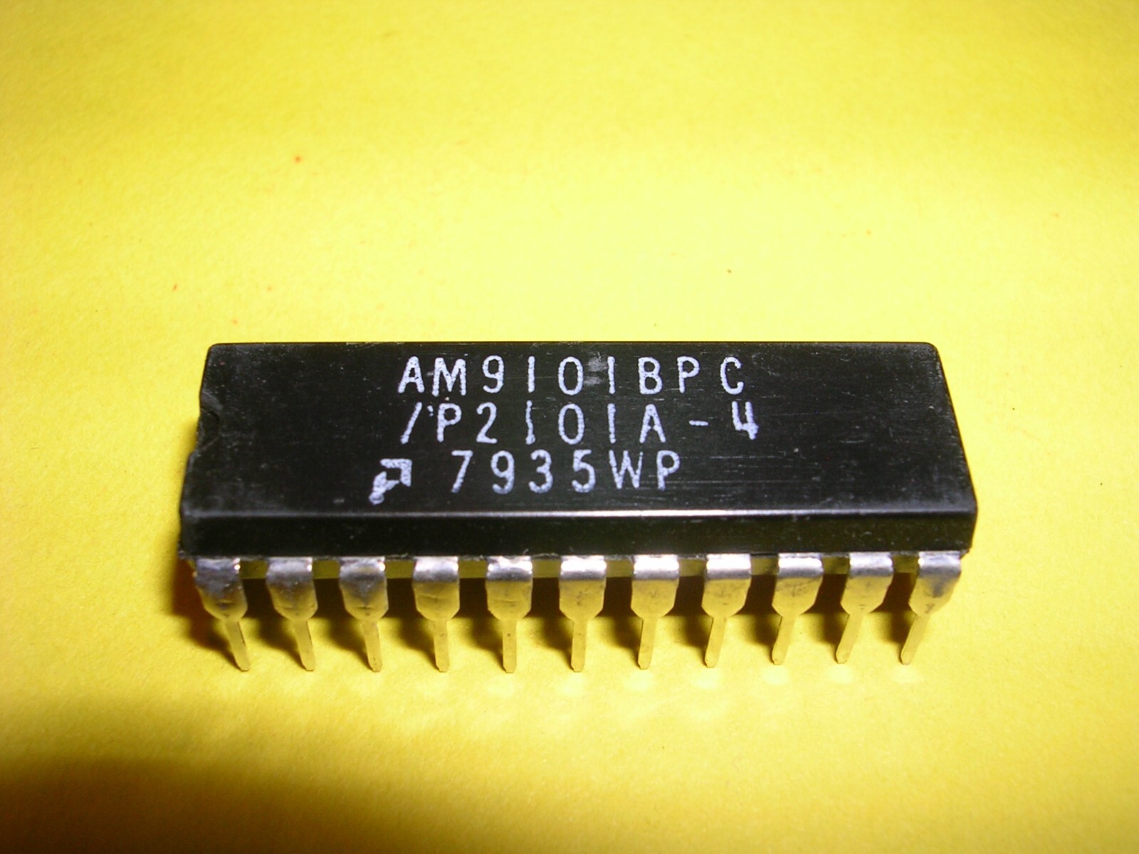 Advanced Micro Devices (AMD) AM9101BPC / P2101A-4 1024-Bit (256 x 4) Static RAM