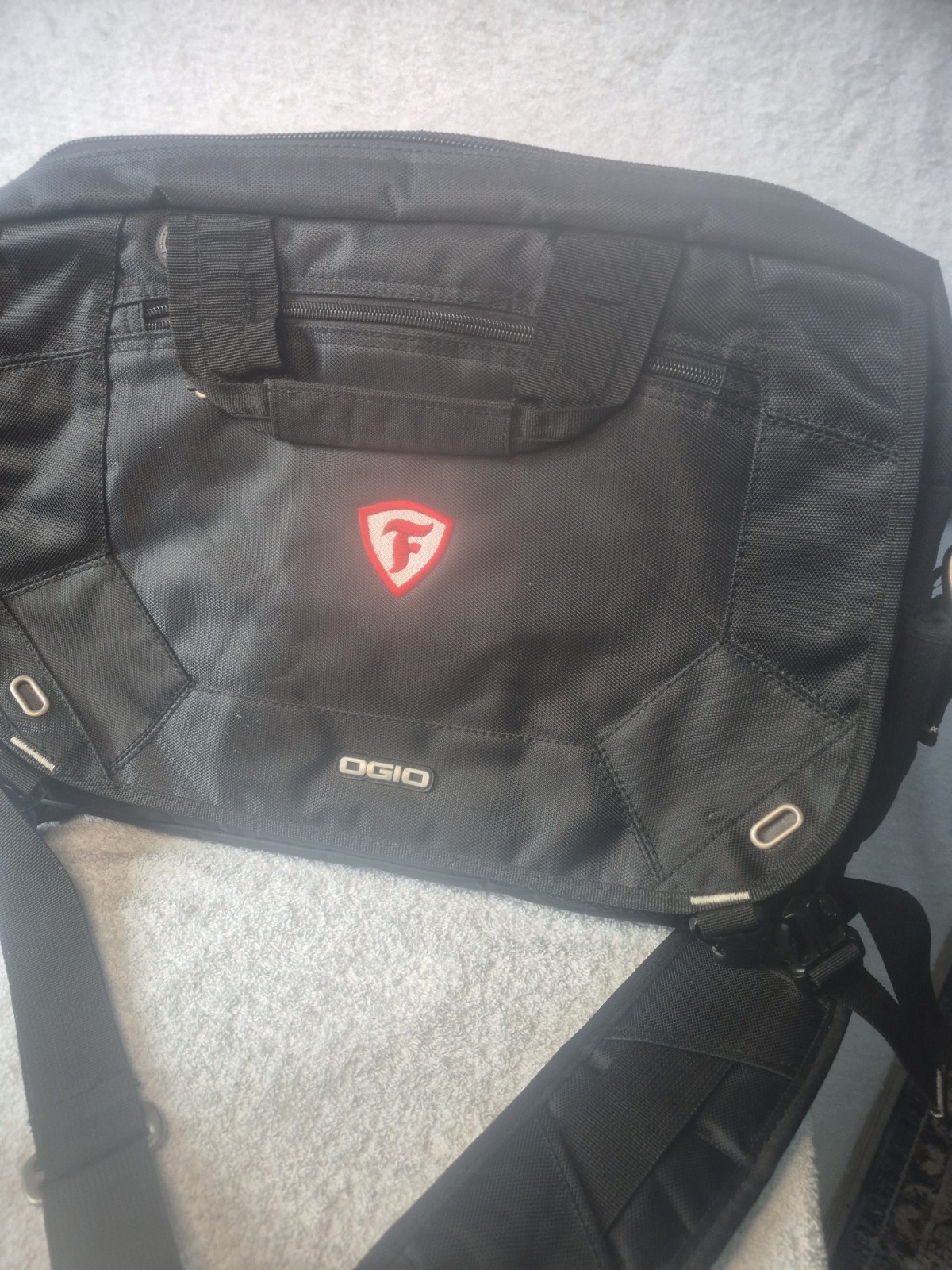 This black OGIO laptop briefcase features a durable nylon construction, dual...