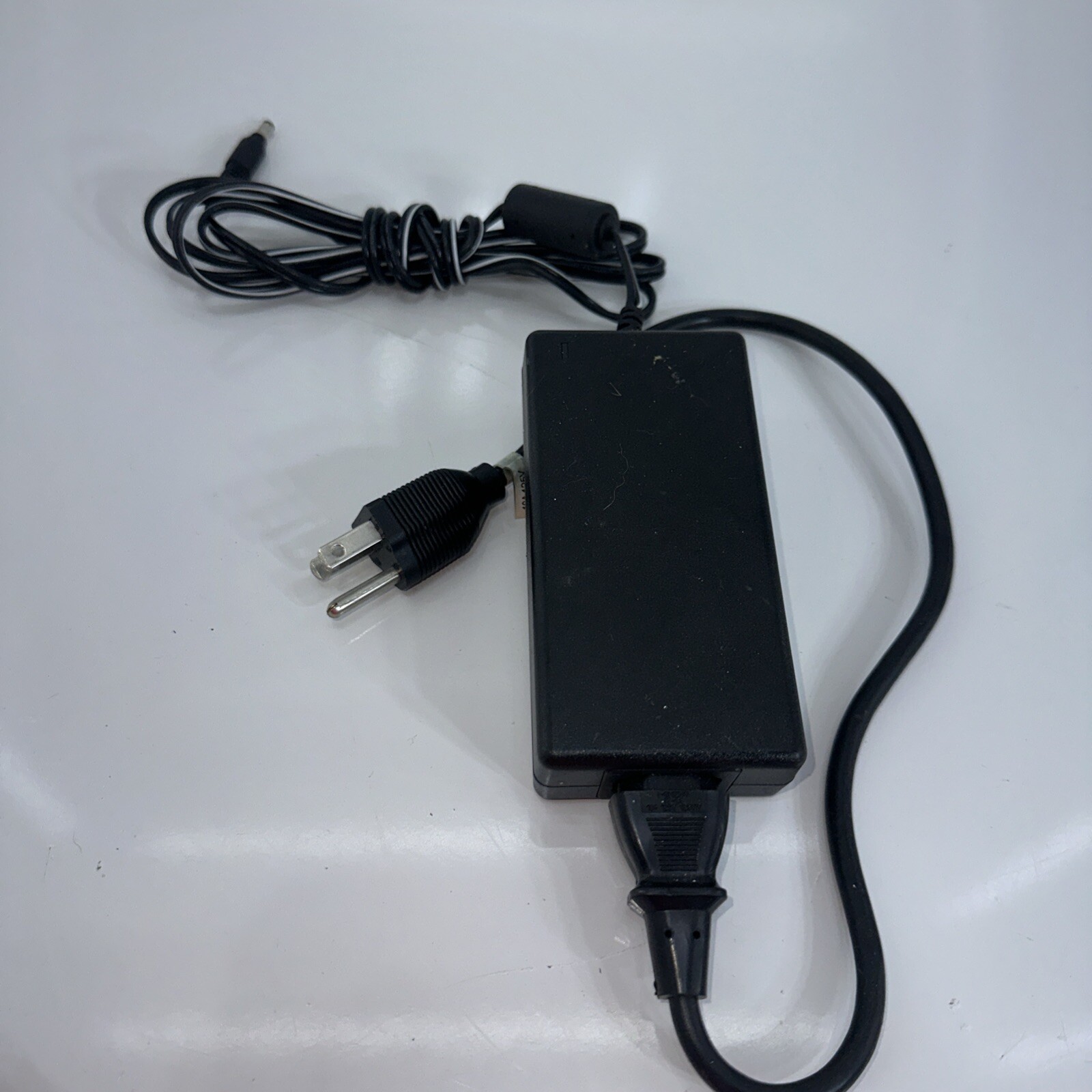 HP L1940-80001 AC Adapter 24V 1.5A Used Working