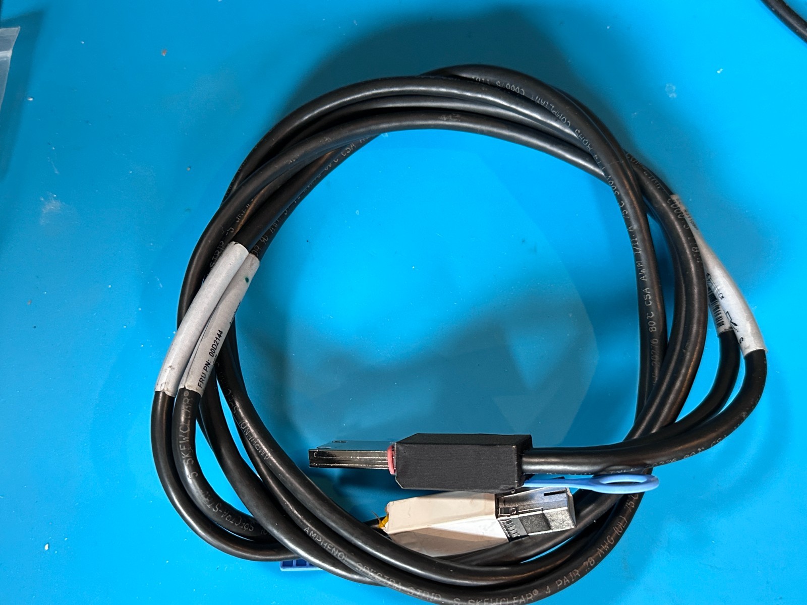 Genuine IBM Amphenol SAS Internal Cable FRU 00D2144 PN 00D2145 Server Interconne